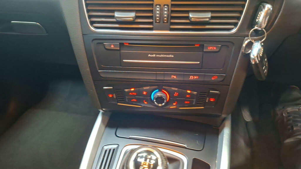Audi Q5 2.0L Tfsi Quattro S Line 208 Bhp White #31