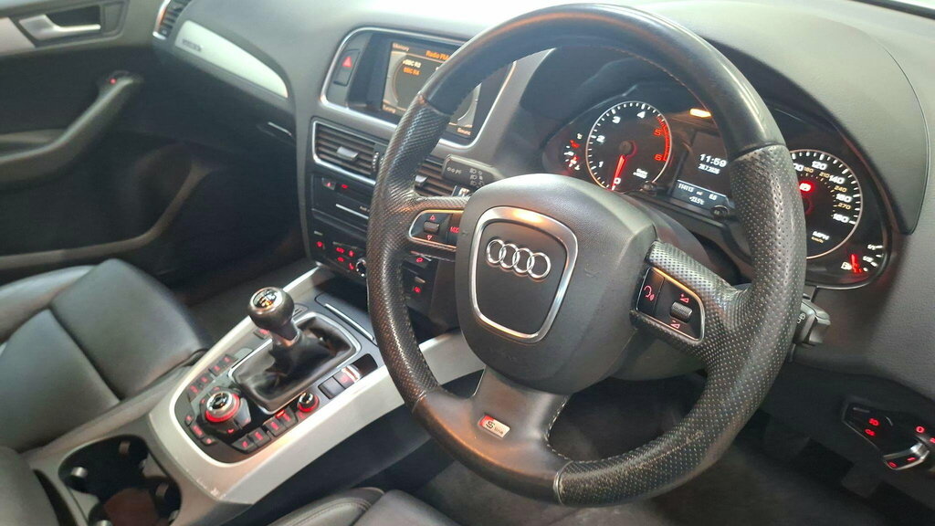 Audi Q5 2.0L Tfsi Quattro S Line 208 Bhp White #34