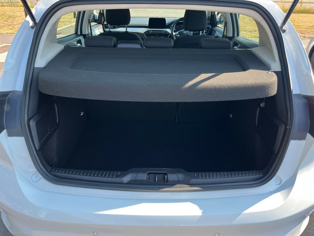 Ford Focus Zetec Tdci AX68NXV White #5