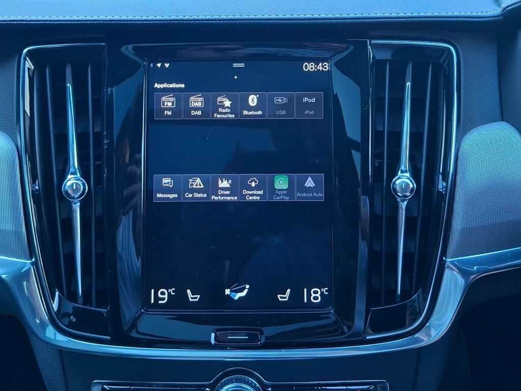 Volvo V90 Volvo Estate 2.0 T4 Momentum Plus Geartronic Blue #19