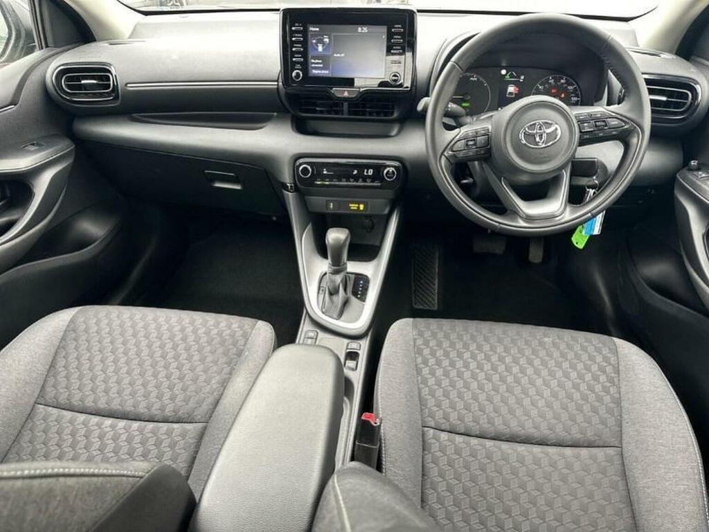 Toyota Yaris Hatchback 1.5 Vvt-h Icon E-cvt Euro 6 Ss 2 MM23UTO Silver #4