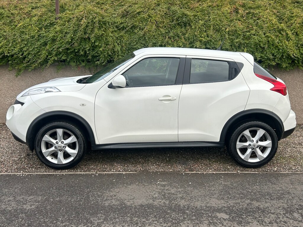 Nissan Juke Hatchback White #3