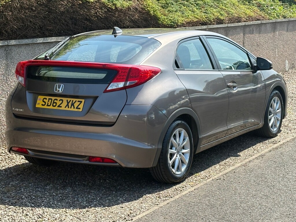 Honda Civic 1.8 I-vtec Es Hatchback Red #7