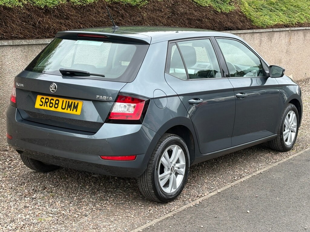 Skoda Fabia 1.0 Mpi 75 Se Grey #4