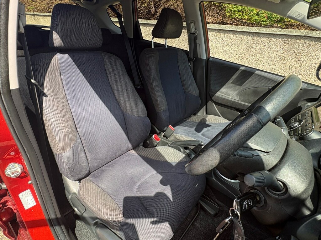 Honda Jazz Es I-vtec Cvt White #25