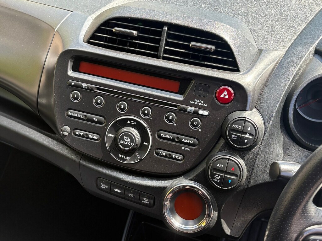Honda Jazz Es I-vtec Cvt White #26