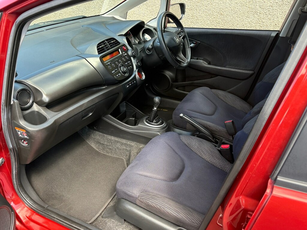 Honda Jazz Es I-vtec Cvt White #19