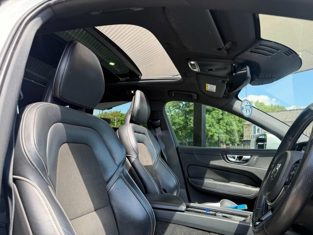 Volvo XC60 2017 2.0 D4 R-design Pro Awd Euro 6 Ss White #4