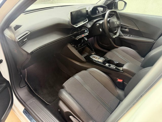 Peugeot e-2008 50Kwh Gt Suv 7Kw Charger 136 Orange #54