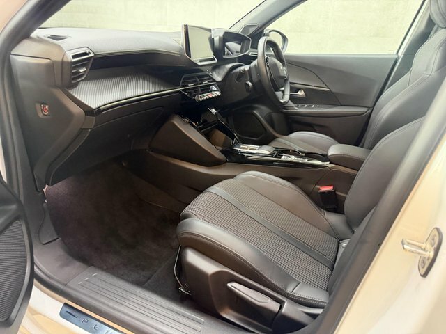 Peugeot e-2008 50Kwh Gt Suv 7Kw Charger 136 Orange #53