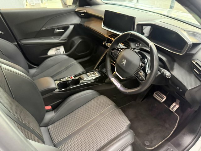 Peugeot e-2008 50Kwh Gt Suv 7Kw Charger 136 Orange #25