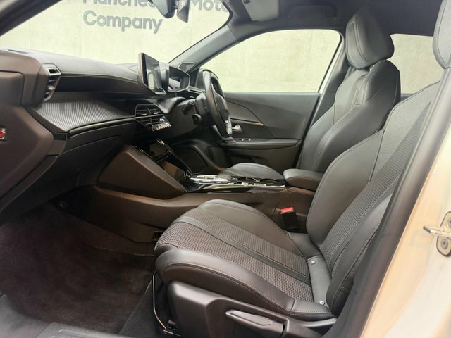Peugeot e-2008 50Kwh Gt Suv 7Kw Charger 136 Orange #52