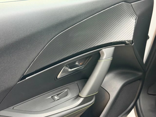 Peugeot e-2008 50Kwh Gt Suv 7Kw Charger 136 Orange #33