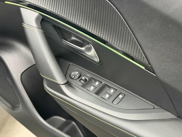 Peugeot e-2008 50Kwh Gt Suv 7Kw Charger 136 Orange #32