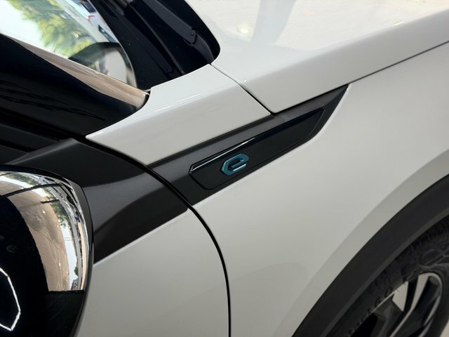 Peugeot e-2008 50Kwh Gt Suv 7Kw Charger 136 Orange #67