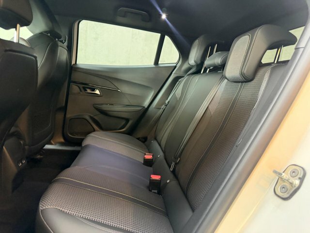 Peugeot e-2008 50Kwh Gt Suv 7Kw Charger 136 Orange #27