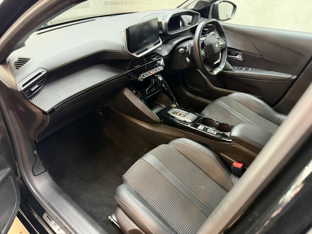 Peugeot 208 1.2 Puretech 100 Allure Premium Yellow #39
