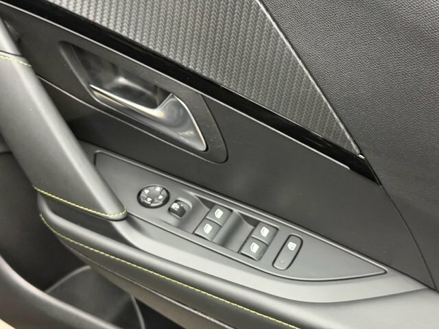 Peugeot 208 1.2 Puretech 100 Allure Premium Yellow #23