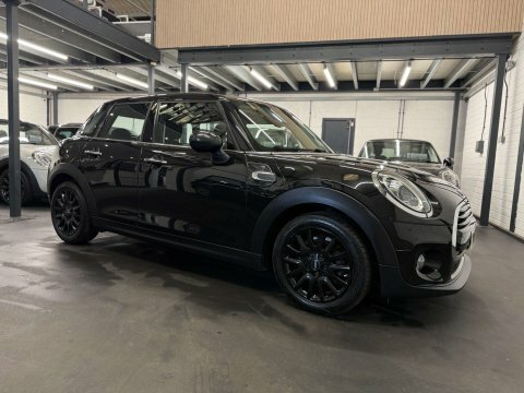 Mini Hatch 1.5 Cooper Classic Black