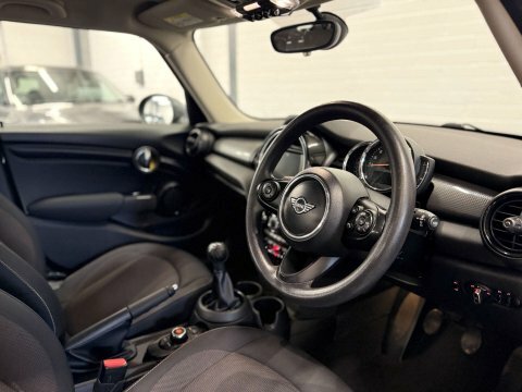Mini Hatch 1.5 Cooper Classic WN19ORK Black #4