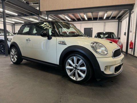 Mini Hatch 1.6 Cooper S White