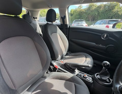 Mini Hatch 2017 67 One Red #4