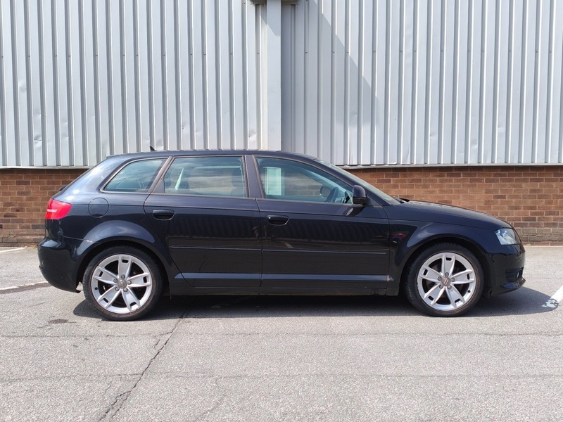 Audi A3 Tdi Sport Black #2