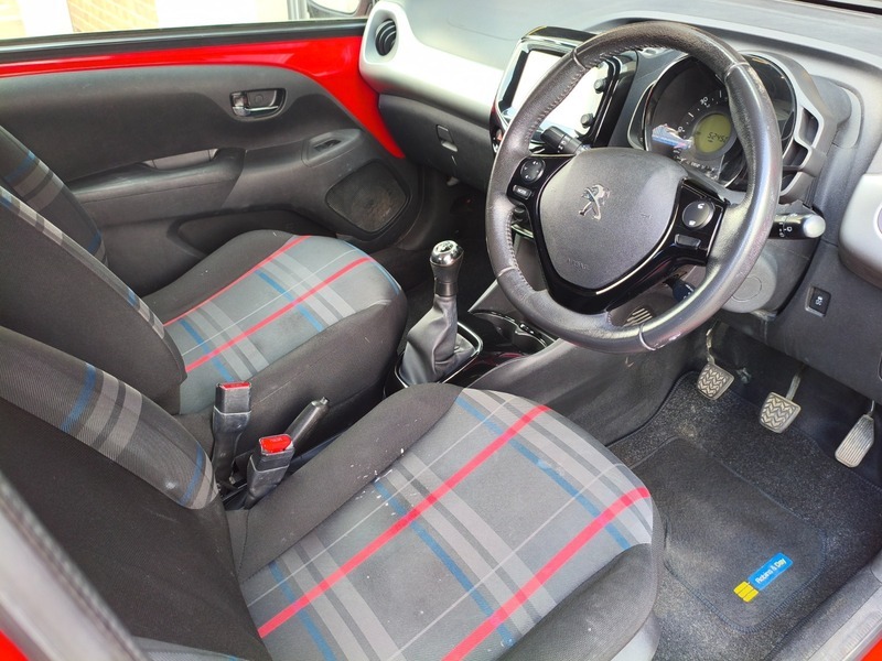 Peugeot 108 Allure Red #2