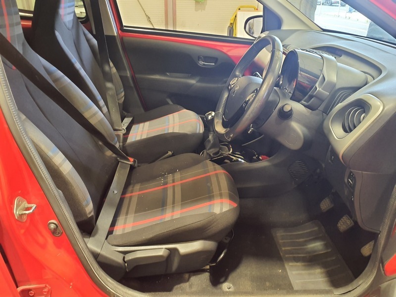 Peugeot 108 Allure Red #2