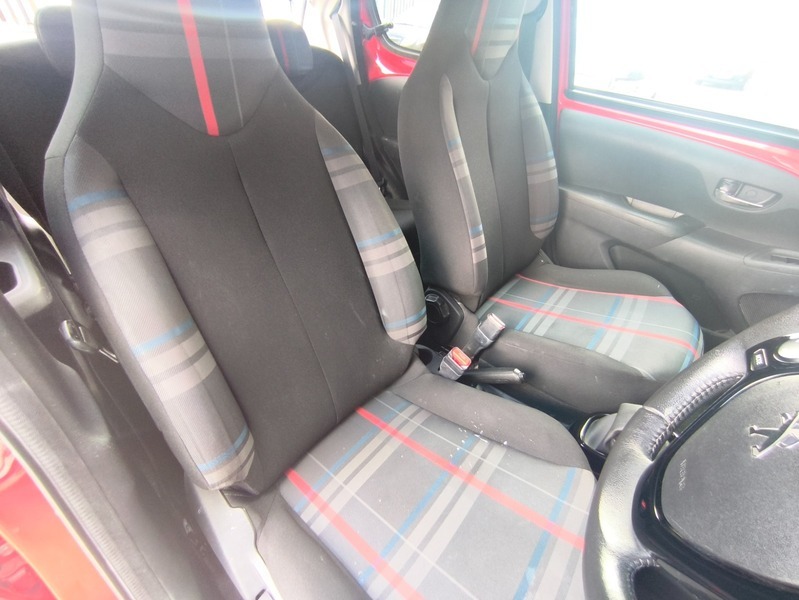Peugeot 108 Allure Red #3