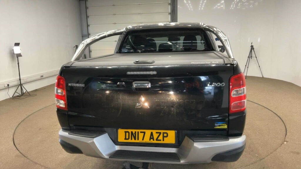 Mitsubishi L200 Pickup 2.4 Di-d Dc Titan 4Wd Euro 6 201767 White #12