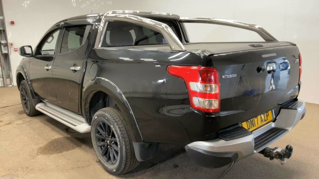 Mitsubishi L200 Pickup 2.4 Di-d Dc Titan 4Wd Euro 6 201767 White #11