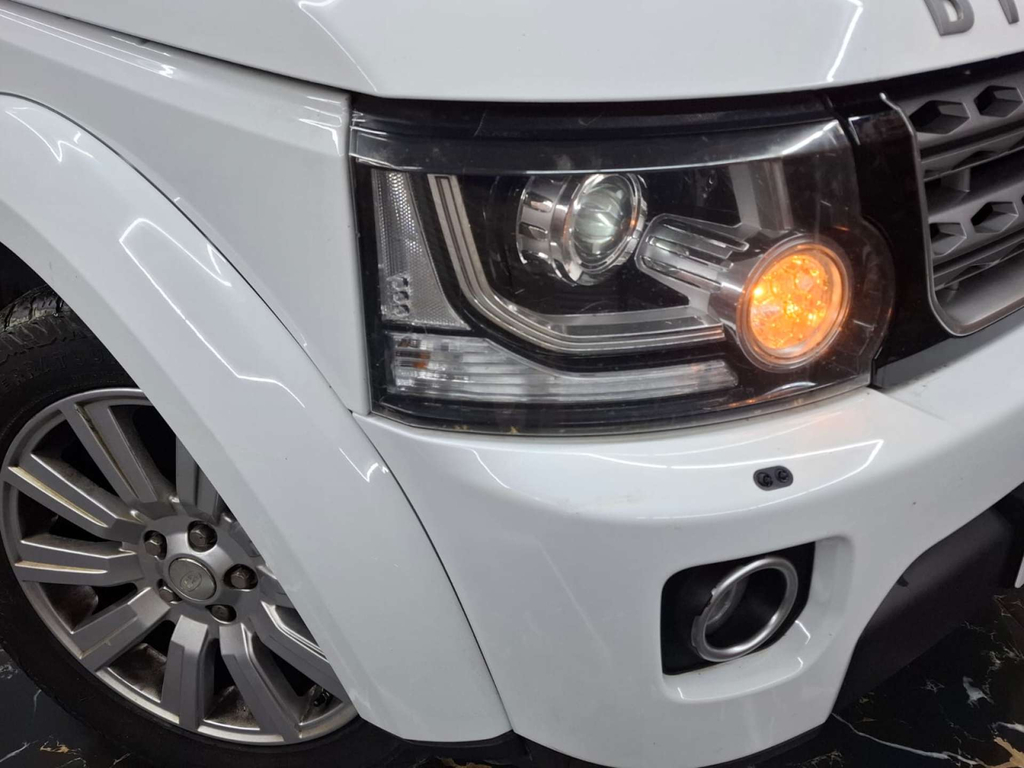 Land Rover Discovery Se Sdv6 4Wd White #5