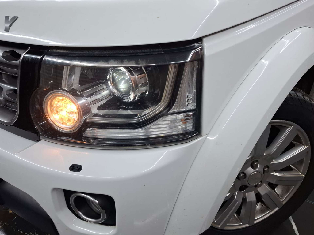 Land Rover Discovery Se Sdv6 4Wd White #6
