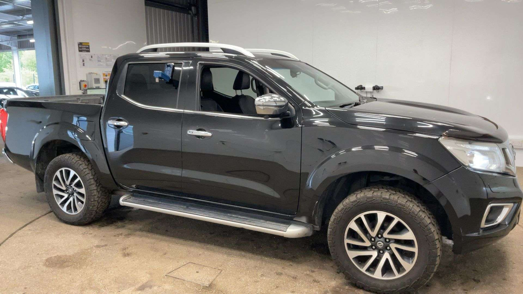 Nissan Navara Tekna Dci 4Wd #2
