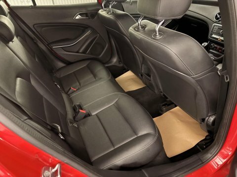 Mercedes-Benz GLA Class 1.6 Gla200 Se Red #5