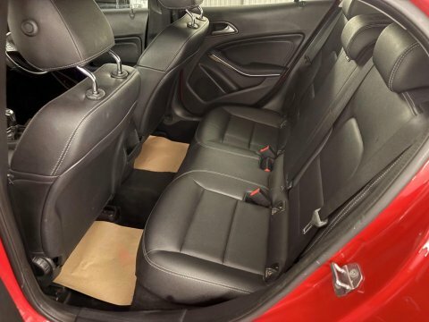 Mercedes-Benz GLA Class 1.6 Gla200 Se Red #6
