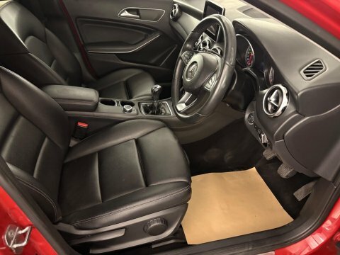 Mercedes-Benz GLA Class 1.6 Gla200 Se Red #3
