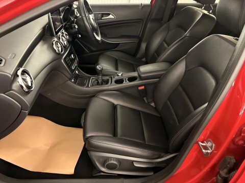 Mercedes-Benz GLA Class 1.6 Gla200 Se Red #4