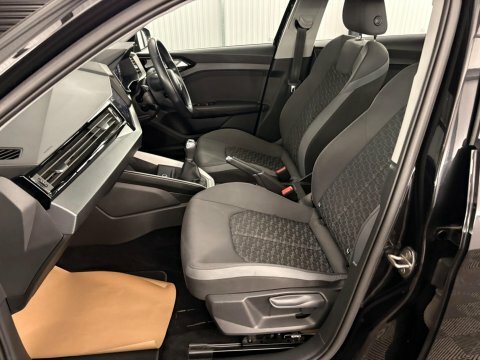 Audi A1 1.0 Tfsi 25 Black #4