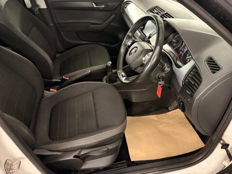 Skoda Fabia 1.0 Colour Edition White #4