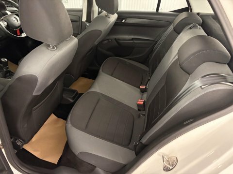 Skoda Fabia 1.0 Colour Edition White #6