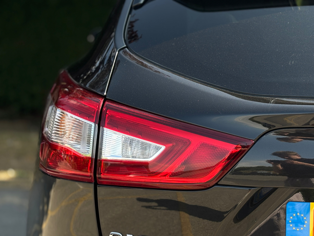 Nissan Qashqai Hatchback Black #6