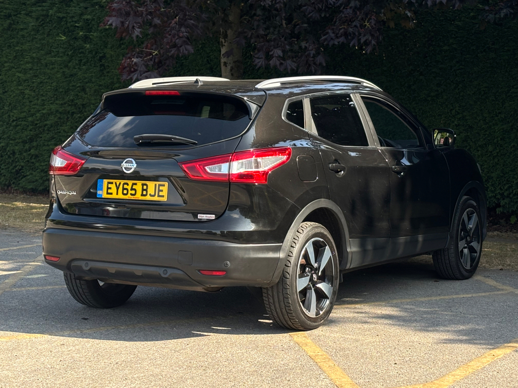 Nissan Qashqai Hatchback Black #2
