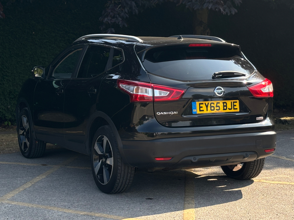 Nissan Qashqai Hatchback Black #4