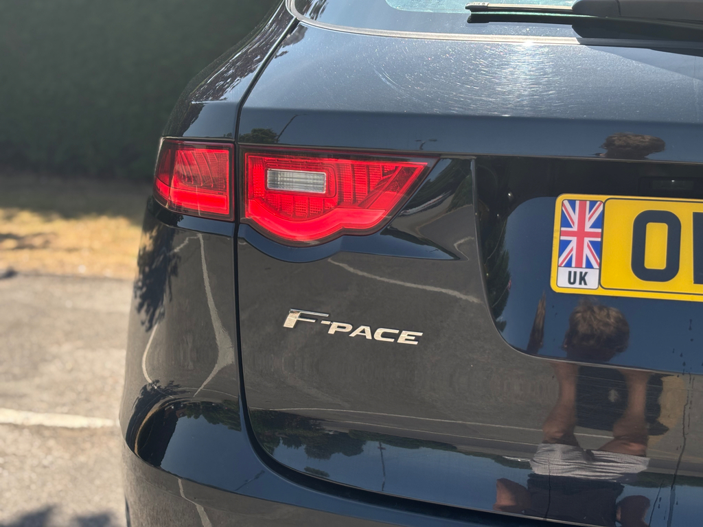 Jaguar F-Pace Estate Black #5
