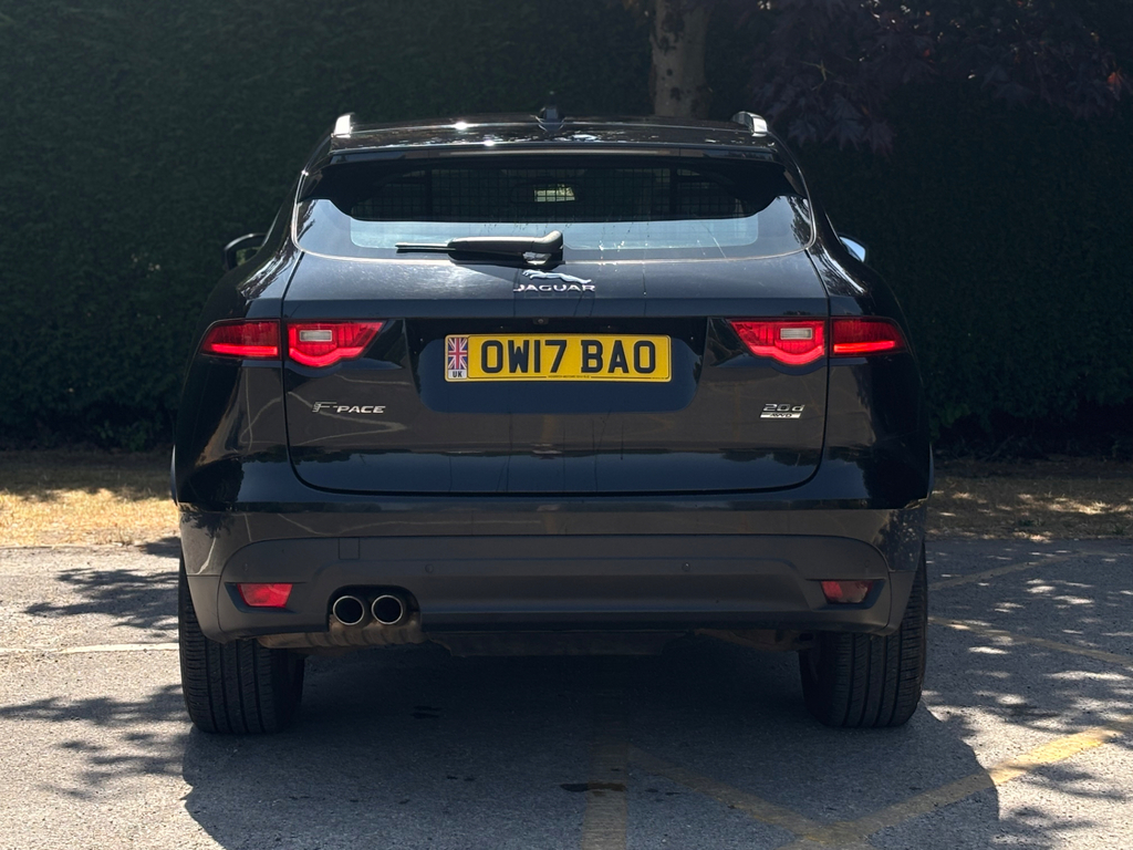 Jaguar F-Pace Estate Black #3