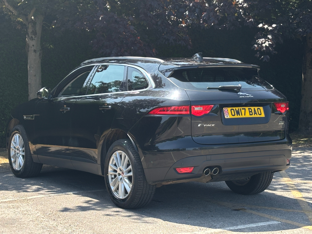 Jaguar F-Pace Estate Black #4