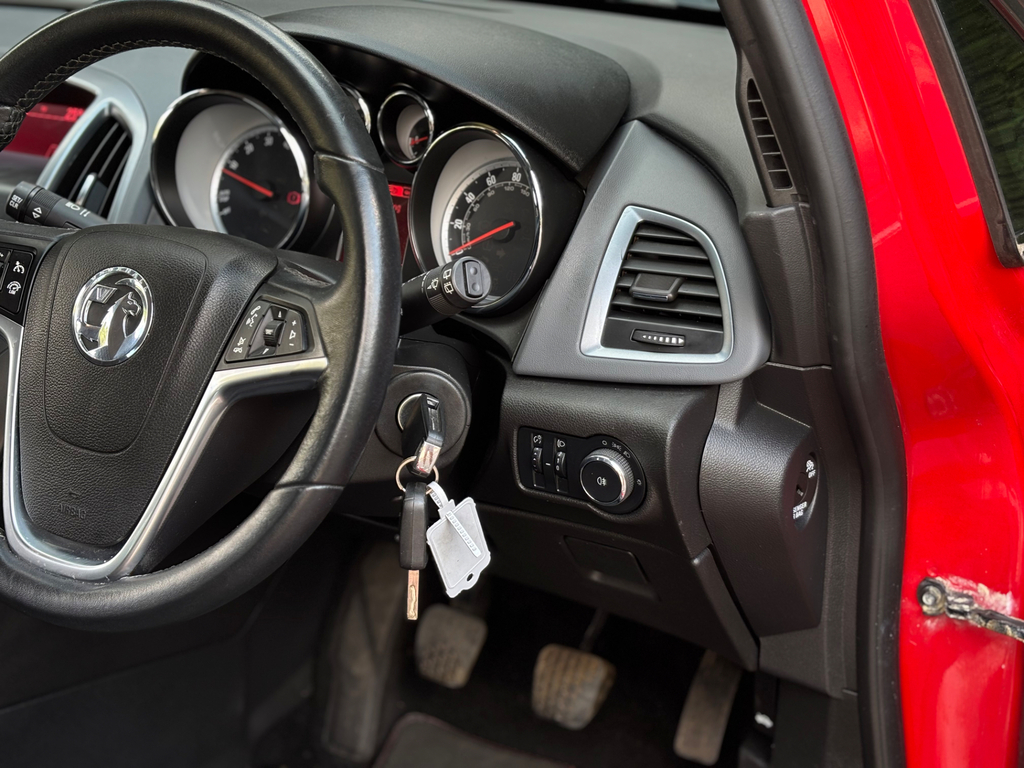 Vauxhall Astra GTC Sport Black #10