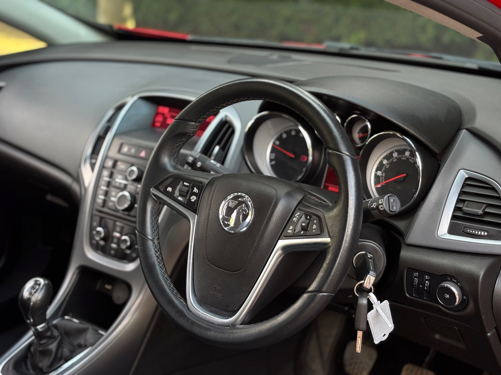 Vauxhall Astra GTC Sport Black #11